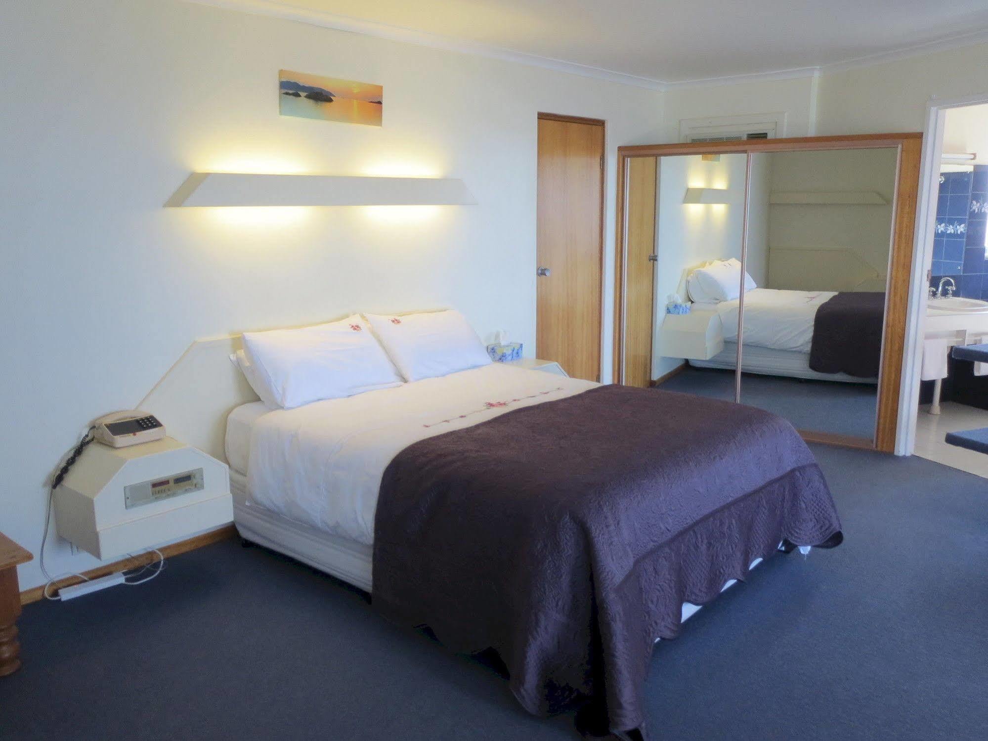 Stansbury Holiday Motel Bagian luar foto